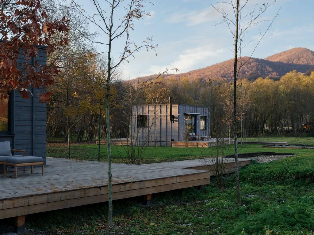 Exterior view of the TR02 modular house