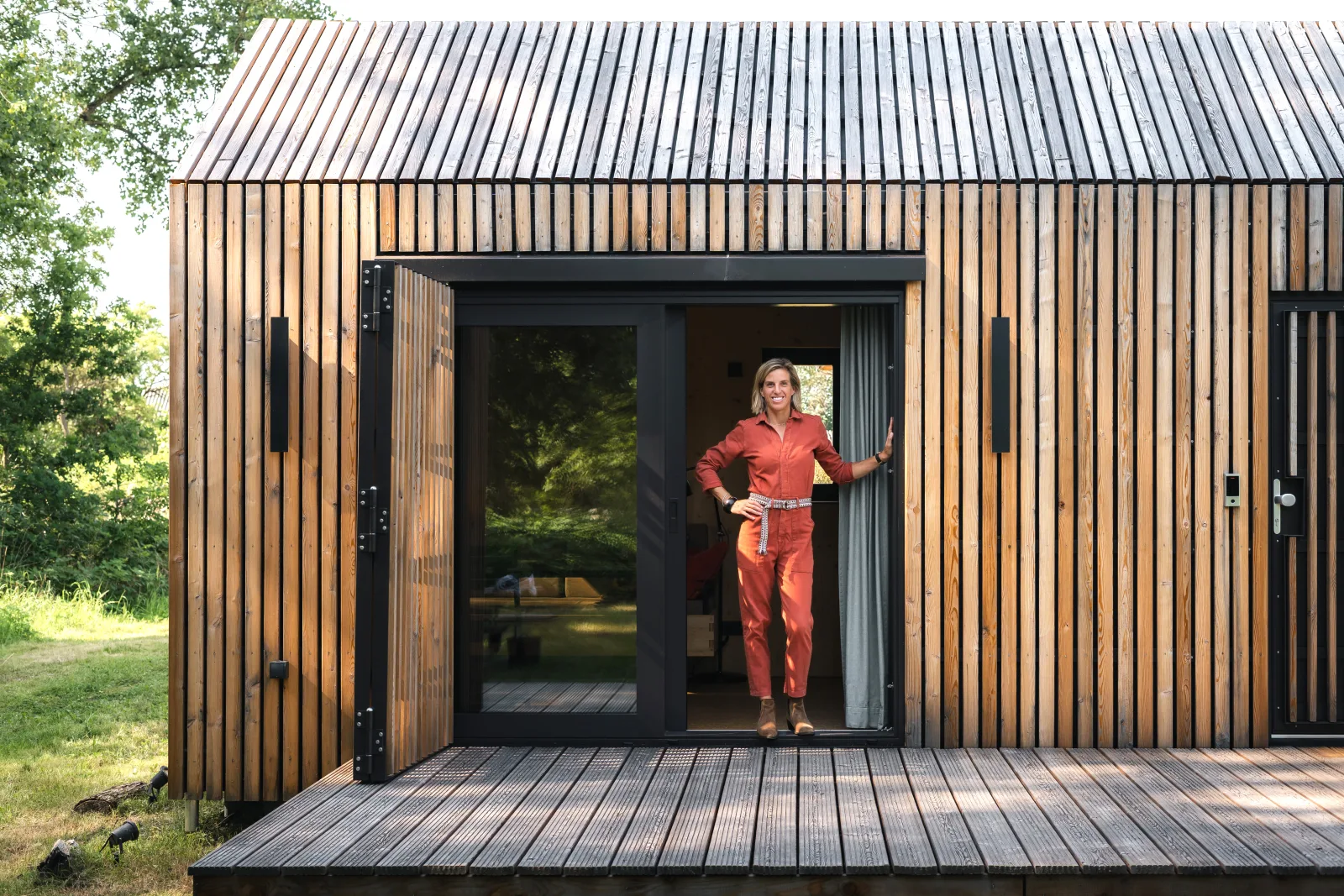 Porträt von Katrin Schwarz, Gründerin & Architektin der Tinca Cabins